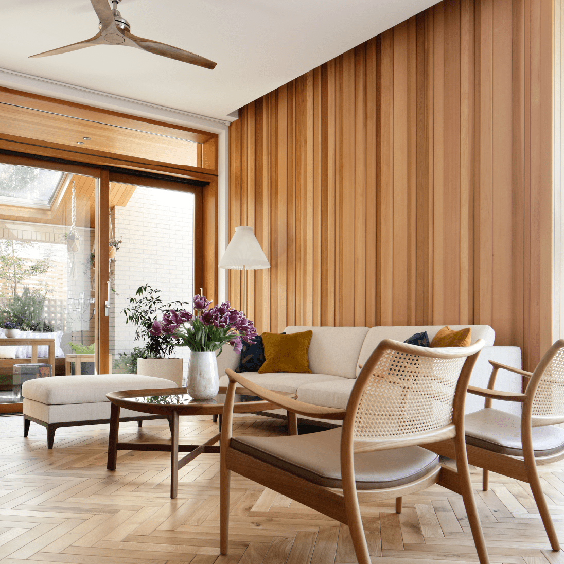 レッドシダーの無垢壁