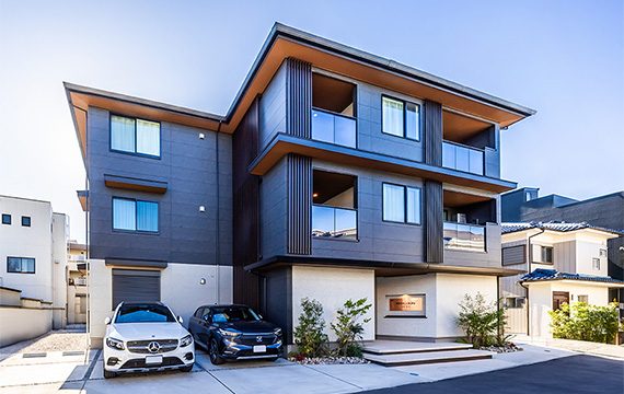建築地：埼玉県さいたま市／階数：3階建て（木造枠組み壁工法）／延床面積：493.78㎡／建物用途：賃貸マンション