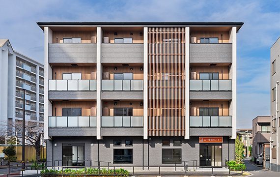 建築地：東京都足立区／階数：3階建て（木造枠組み壁工法）／延床面積：642.15㎡／建物用途：賃貸マンション（事務所・店舗併用）