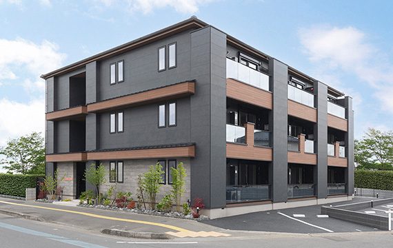建築地：埼玉県上尾市／階数：3階建て（木造枠組み壁工法）／延床面積：829.70㎡／建物用途：賃貸マンション