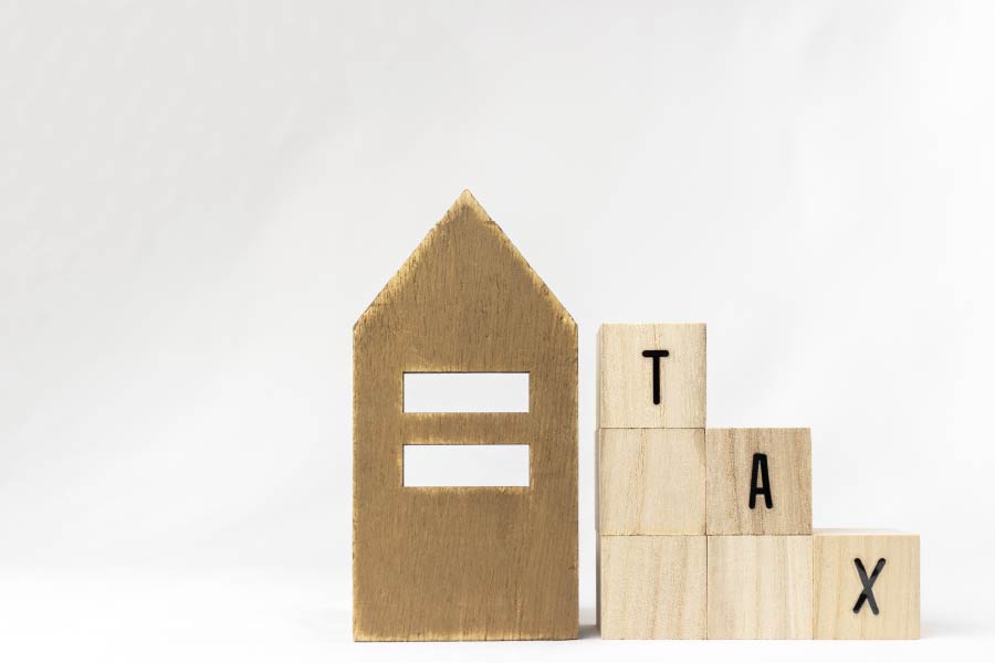 家の模型とTAXの積み木
