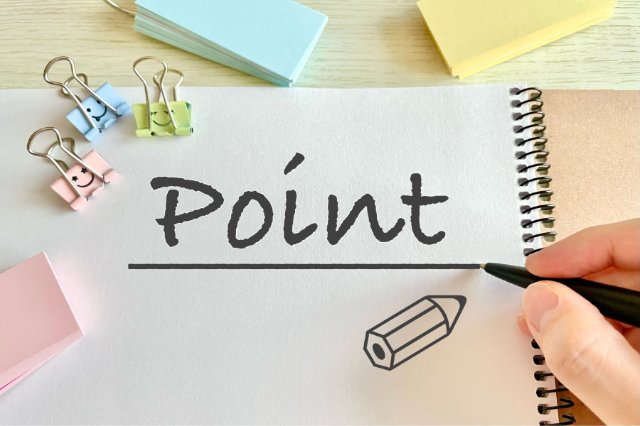 スケッチブックにペンで「point」と書く手