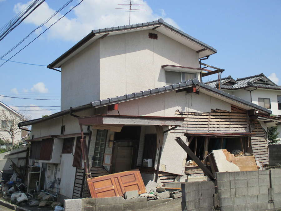 熊本地震で壊れた民家